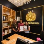 Penyerahan siswa Program Keahlian Akuntansi SMK Negeri 2 Denpasar, I Komang Sutha Jaya, kepada PT Bali Pro Solusi. FOTO: Ayu05/PORTALBMI.ID