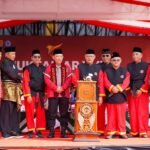 Kapolri Jenderal Polisi Drs. Listyo Sigit Prabowo, M.Si., dianugerahi sebagai Anggota Kehormatan Tapak Suci Putera Muhammadiyah dalam Opening Ceremony Muktamar XVI Tapak Suci Putera Muhammadiyah. FOTO: Bid Humas Polda Jateng/PORTALBMI.ID