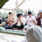 Andra Soni usai melakukan peletakan batu pertama pembangunan kawasan ziarah Syekh Asnawi Caringin, Minggu (9/8/2026). FOTO: Setda Provinsi Banten