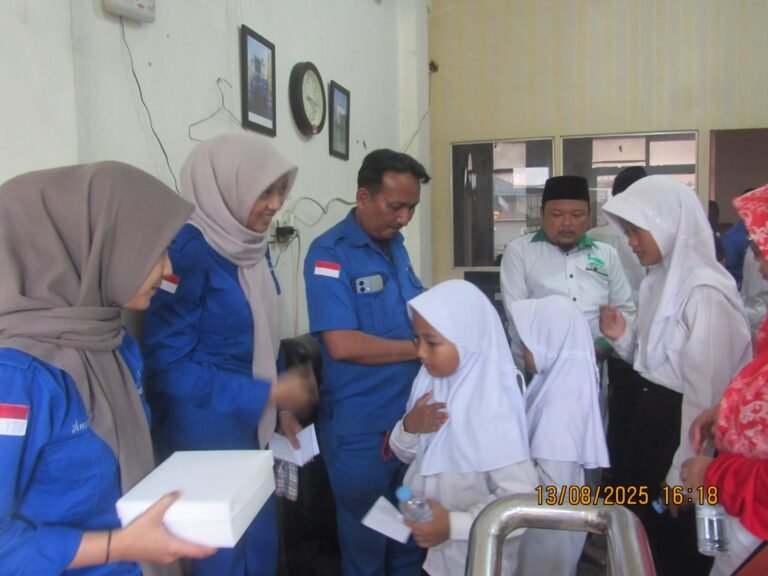 PT Alhadi Lampung Berjaya (ALB) memperingati hari jadi ke-1 dengan menggelar kegiatan sosial berupa pengajian dan santunan anak yatim. FOTO: Budi05/PORTALBMI.ID