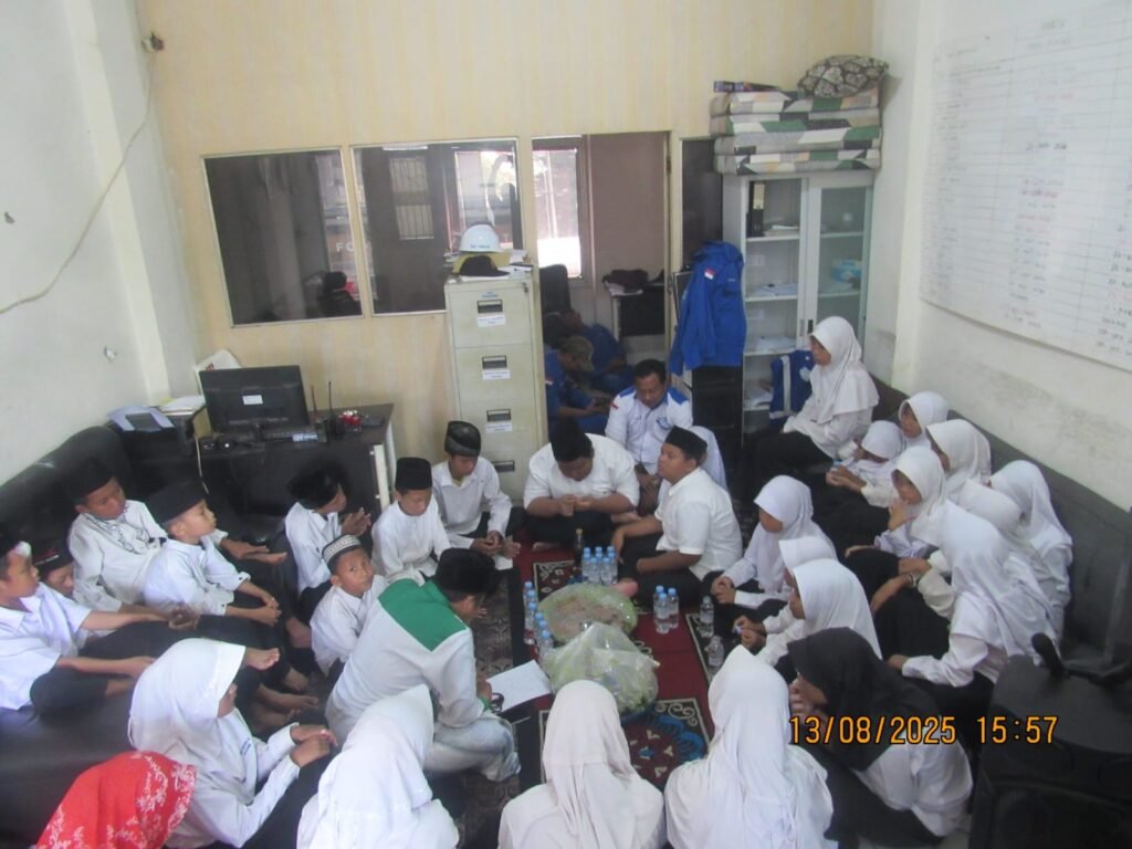 PT Alhadi Lampung Berjaya (ALB) memperingati hari jadi ke-1 dengan menggelar kegiatan sosial berupa pengajian dan santunan anak yatim. FOTO: Budi05/PORTALBMI.ID
