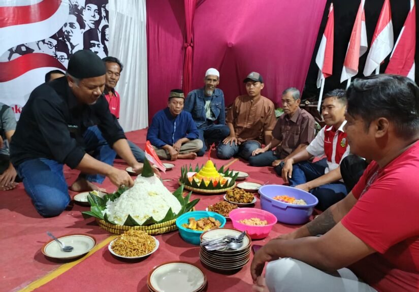 Malam tirakatan memperingati Hari Kemerdekaan Republik Indonesia ke 81 dirayakan meriah oleh warga Jalan Jatisari. FOTO: Imam06/PORTALBMI.ID