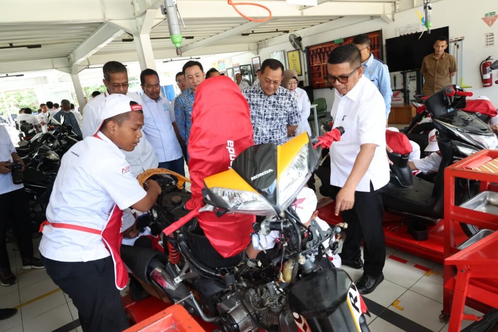Pemprov Banten dan industri terus mengembangkan pendidikan vokasi untuk menekan pengangguran terbuka dengan meluncurkan berbagi proyek percontohan di tingkat SMK. FOTO: PORTALBMI.ID