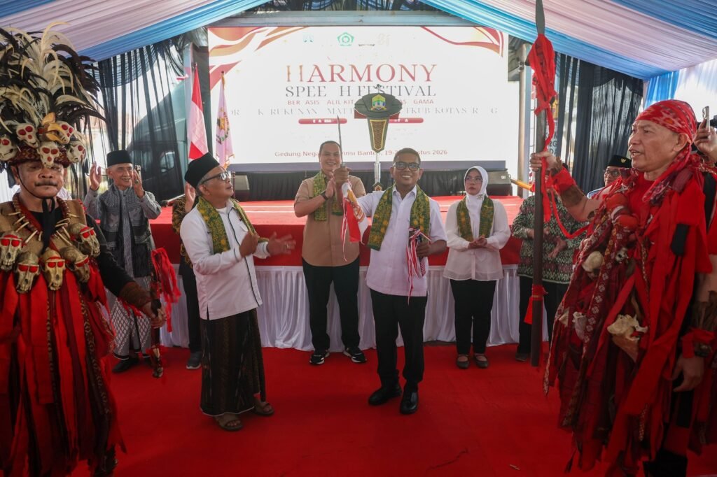 Tarian Kabasaran dari masyarakat Minahasa menjadi bagian dari rangkaian acara Harmony Speech Festival Berbasis Dalil Kitab Suci Lintas Agama. FOTO: PORTALBMI.ID