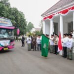 Andra Soni saat melepas delegasi Pengurus Wilayah Nahdlatul Ulama (PWNU) Provinsi Banten untuk mengikuti Muktamar Ke-35 Nahdlatul Ulama (NU) di Tambakberas, Jombang, Jawa Timur. FOTO: PORTALBMI.ID