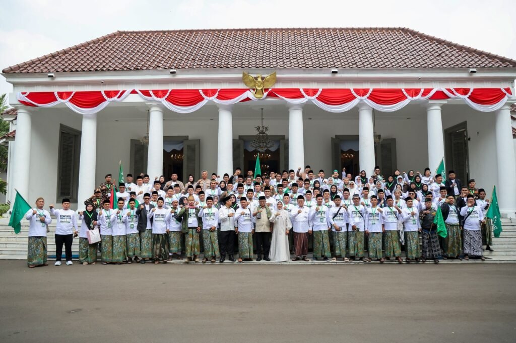Andra Soni saat melepas delegasi Pengurus Wilayah Nahdlatul Ulama (PWNU) Provinsi Banten untuk mengikuti Muktamar Ke-35 Nahdlatul Ulama (NU) di Tambakberas, Jombang, Jawa Timur. FOTO: PORTALBMI.ID