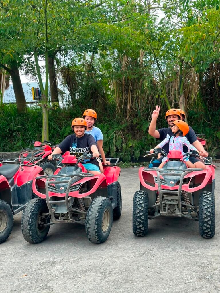 Tour Guide profesional Kadek Agus Surya kini membuka layanan lengkap buat wisatawan domestik maupun mancanegara. FOTO: Santi07/PORTALBMI.ID
