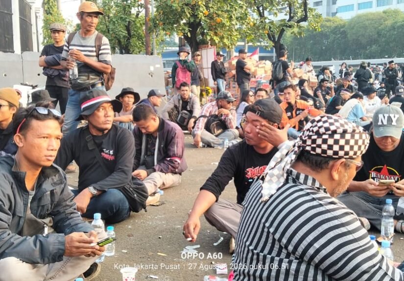 Suasana terkini Aksi demo yang dimotori oleh Aliansi Rakyat Bersatu Indonesia (ARBI) dan didukung Aliansi Masyarakat Pembela Bangsa (AMPB), yang dipimpin oleh Tokoh Pati, Teguh, dan Botok. FOTO: Imam06/PORTALBMI.ID