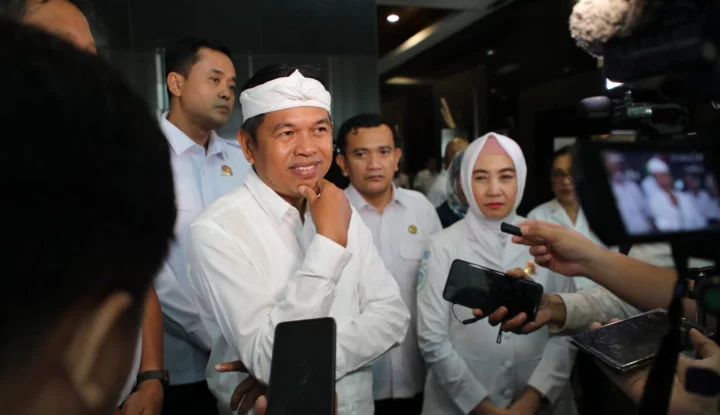 Bantuan untuk korban gempa di Nusa Tenggara Timur (NTT) sebesar Rp4 miliar. Bantuan disampaikan langsung oleh Gubernur Jawa Barat Dedi Mulyadi yang datang ke NTT. FOTO: Humas Jabar/PORTALBMI.ID