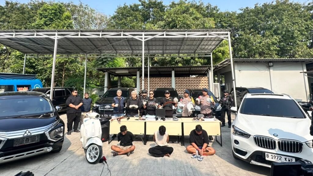 Tim gabungan yang terdiri dari BNN RI, Polda Metro Jaya, BNNP DKI Jakarta, dan BNNK Jakarta Utara sukses meringkus buronan (DPO) berinisial Muhammad Ridwan alias Bos Gendut. FOTO: BNN/PORTALBMI.ID
