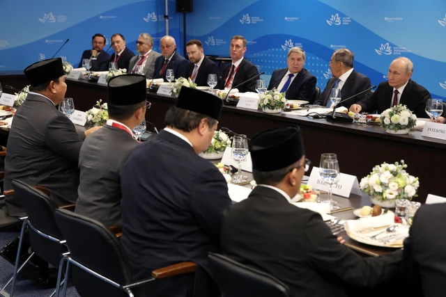 Presiden Prabowo Subianto menyampaikan permintaan maaf kepada Presiden Rusia Vladimir Putin karena tidak dapat menghadiri KTT ASEAN-RUSIA. FOTO: REUTERS