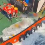 Korban tewas KMP Virgo Transport 8 yang telah dievakuasi dalam Tug Boat di Perairain Jawa, Minggu (13/9/2026). Foto: Dok. Basarnas