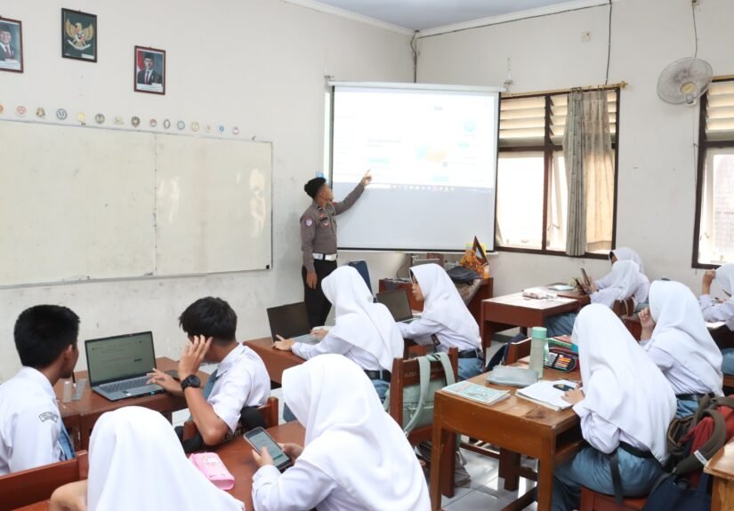 Program edukasi “Polres Kebumen Paham AI” mulai digelar di sejumlah SMA dan SMK di Kabupaten Kebumen. FOTO: PORTALBMI.ID
