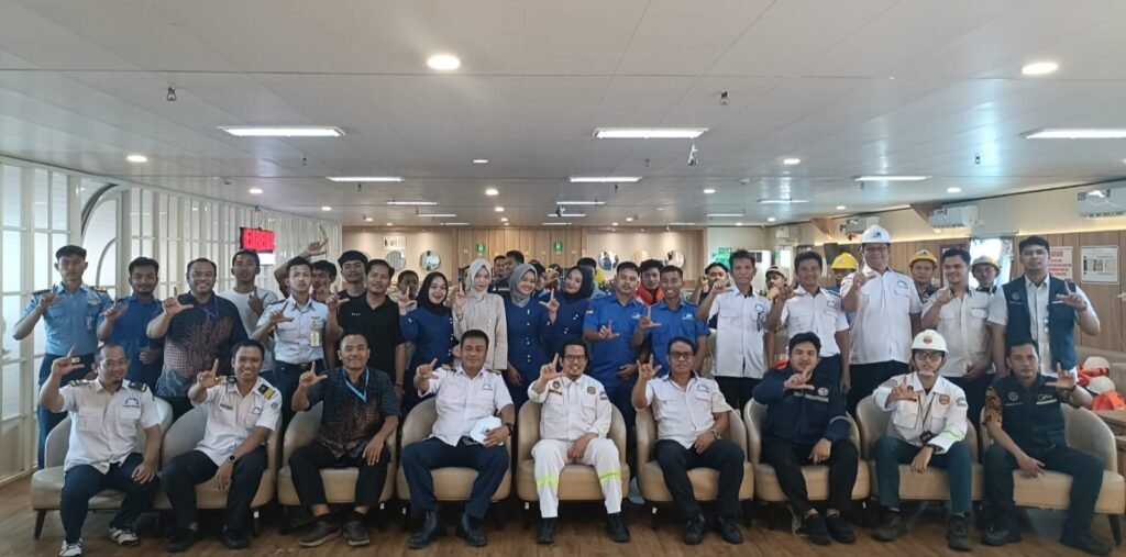 KSOP Kelas I Banten melakukan pendampingan pelaksanaan simulasi fire drill dan abandon ship pada KMP Erine dan KMP Rhisel yang dioperasikan PT Pelayaran Surya Timur Line (STL) Grup Cabang Merak. FOTO: PORTALBMI.ID