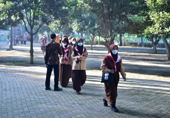 Kemendikdasmen mengimbau seluruh warga sekolah untuk mengutamakan keselamatan dan kesehatan dalam menghadapi bencana erupsi Anak Gunung Krakatau. FOTO: PORTALBMI.ID