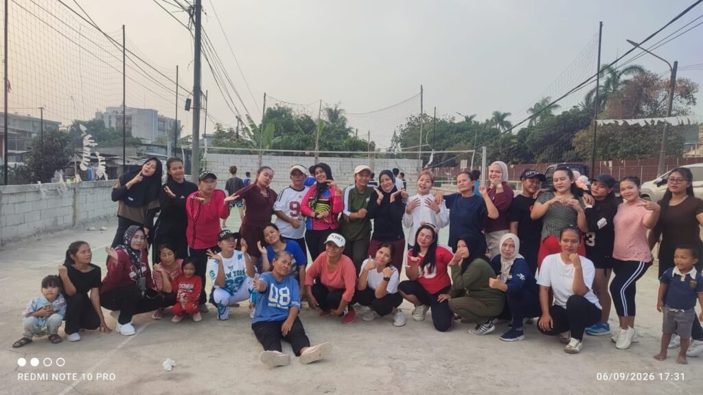 Lingkungan Kali Baru RW.02. di Kelurahan Gerem, Kecamatan Grogol, Kota Cilegon Kegiatan Senam Sehat Bersama yang rutin digelar di Lapangan Volly. FOTO: PORTALBMI.ID
