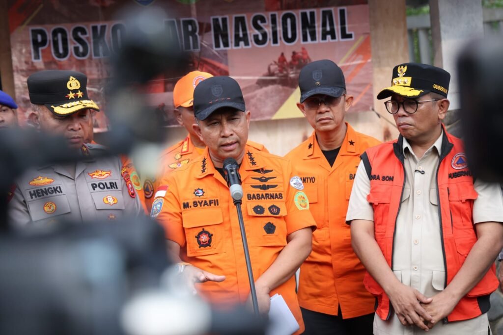 Kepala Basarnas Marsekal Madya TNI Mohammad Syafii menjelaskan bahwa operasi hari ketiga memprioritaskan pengerahan unsur laut dan udara. FOTO: PPPORTALBMI.ID