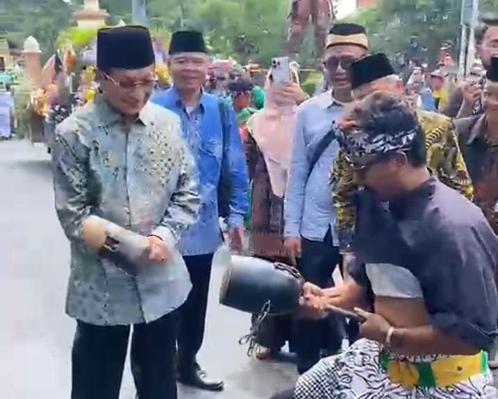 Penampilan kesenian Debus Menes binaan Dinas Pendidikan dan Kebudayaan Provinsi Banten. FOTO: PORTALBMI.ID